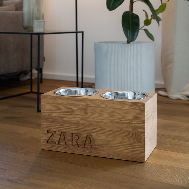 Feddofy Futterstation Large aus Holz mit zwei Näpfen