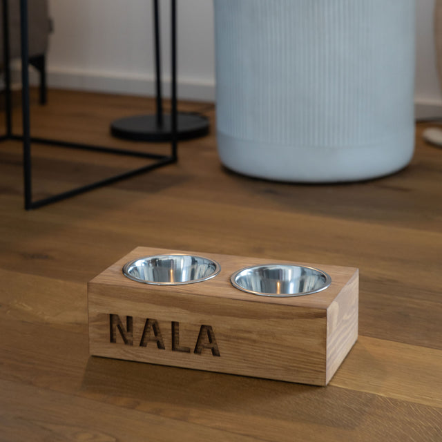 Feddofy Futterstation Small aus Holz mit zwei Näpfen