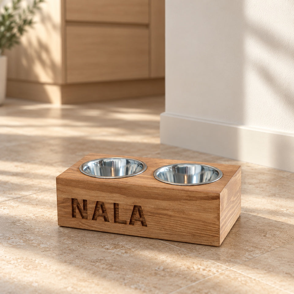 Kompakte Feddofy Futterstation für kleine Hunde mit Gravur NALA